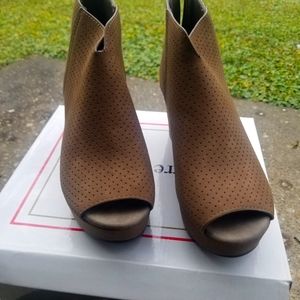 NATURAL-10 TAUPE SIZE 8
